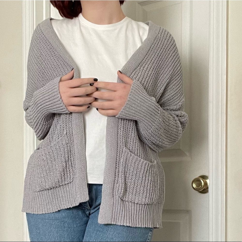 gray knit cardigan (oversized)